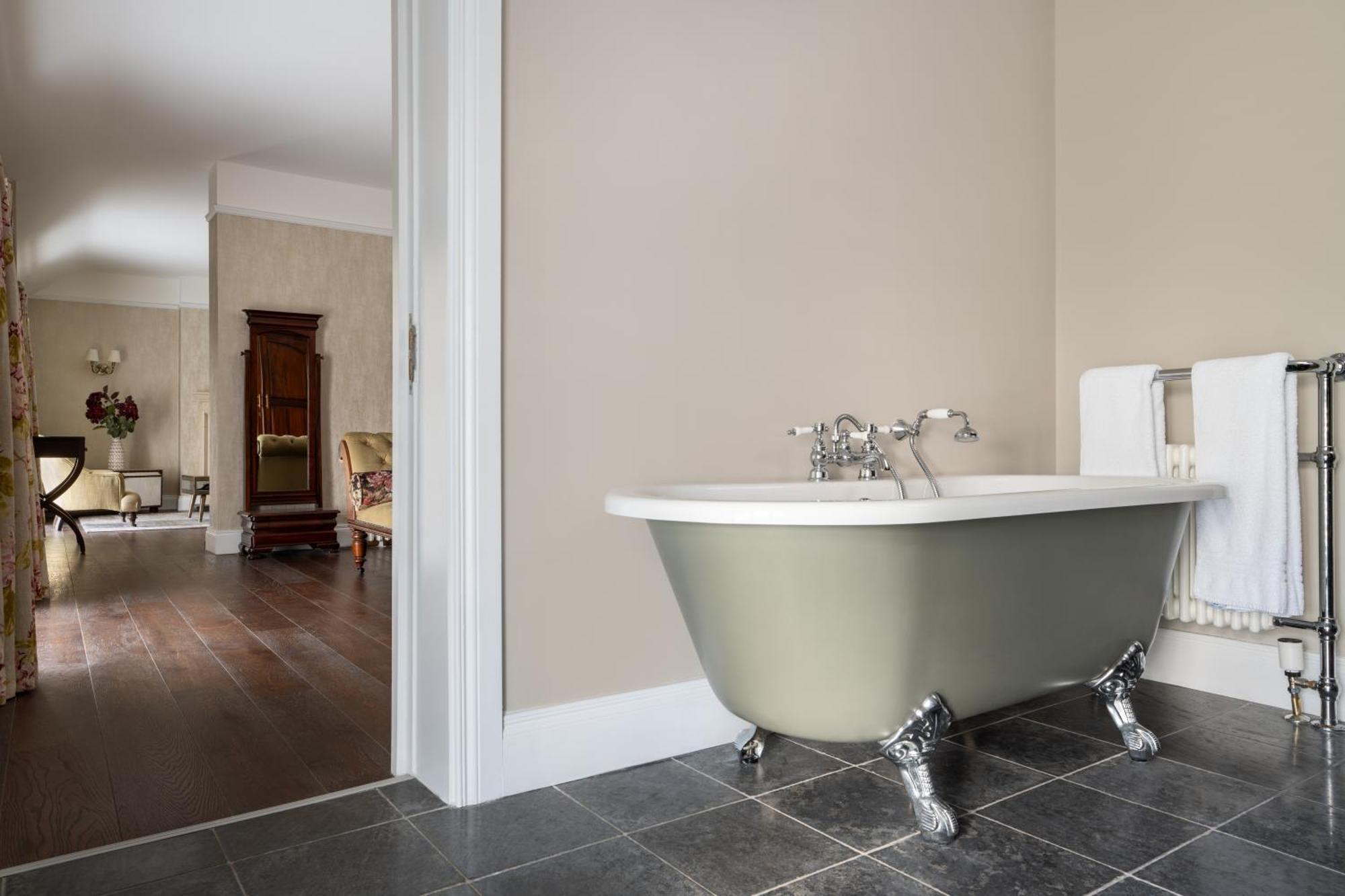 Millbrook Lodge Hotel Ballynahinch Buitenkant foto