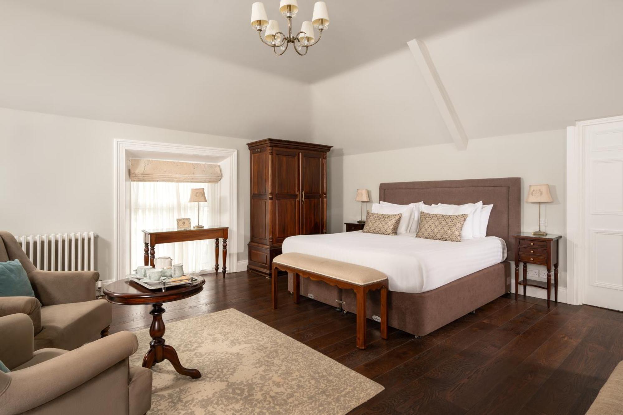 Millbrook Lodge Hotel Ballynahinch Buitenkant foto