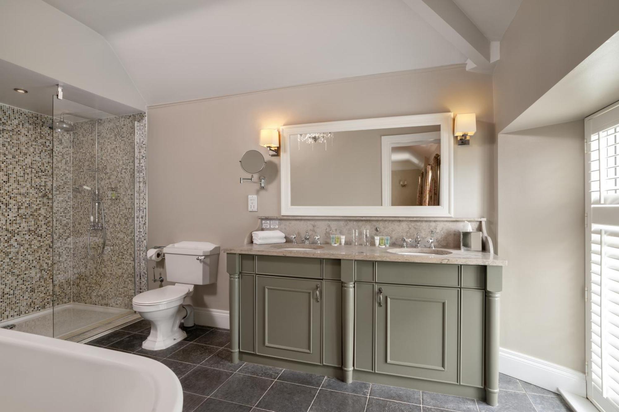 Millbrook Lodge Hotel Ballynahinch Buitenkant foto