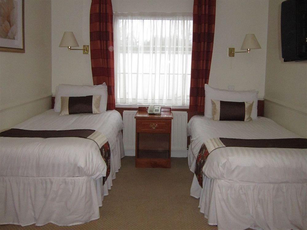Millbrook Lodge Hotel Ballynahinch Buitenkant foto