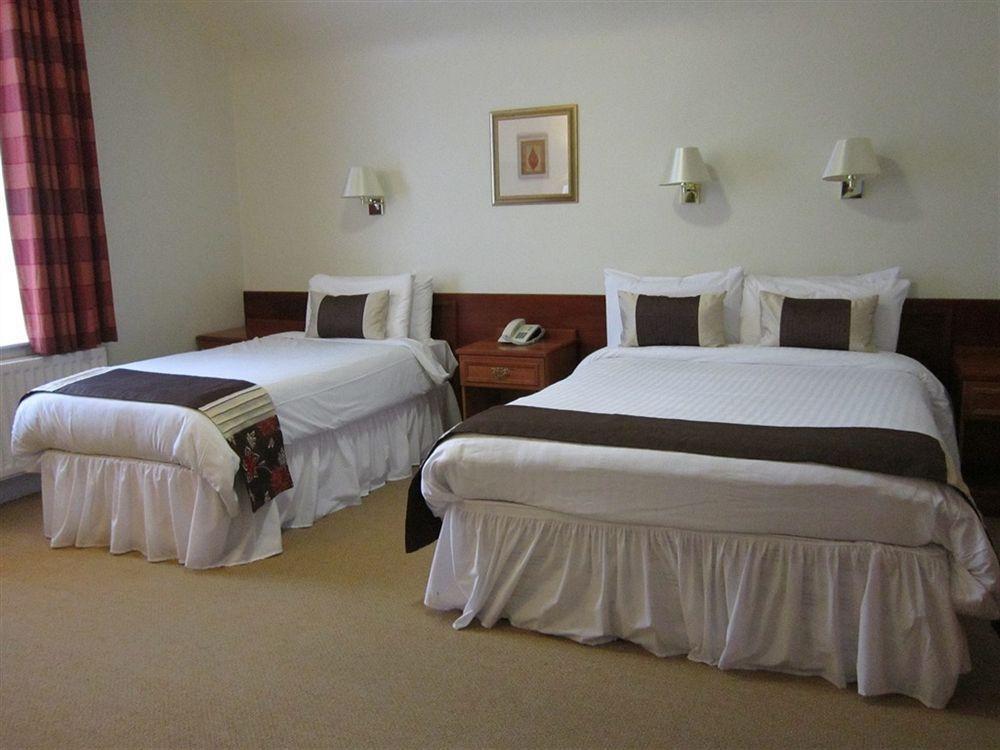 Millbrook Lodge Hotel Ballynahinch Buitenkant foto