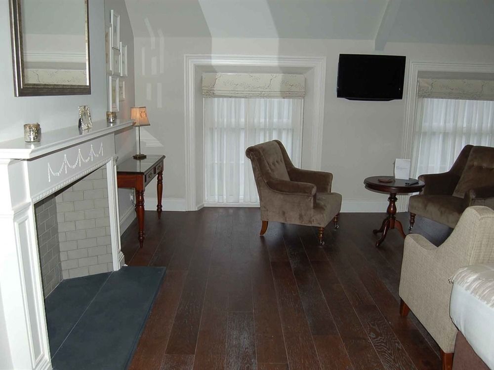 Millbrook Lodge Hotel Ballynahinch Buitenkant foto